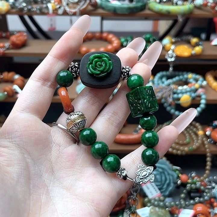 轻***盈未镶嵌手链翡翠饰品