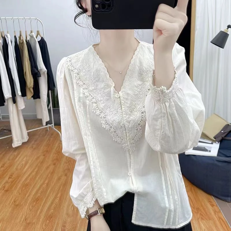 韩国时尚花瓣袖纯棉长袖衬衫女减龄蕾丝上衣2025春设计感V领衬衣