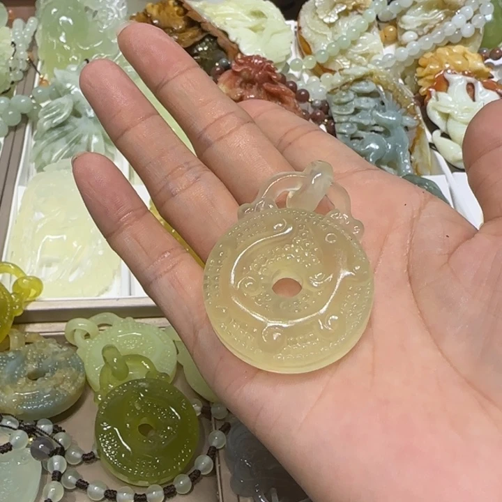 蛇纹石玉吊坠未镶嵌东**程