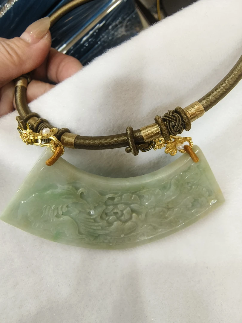 老坑翡翠弯弯吊坠