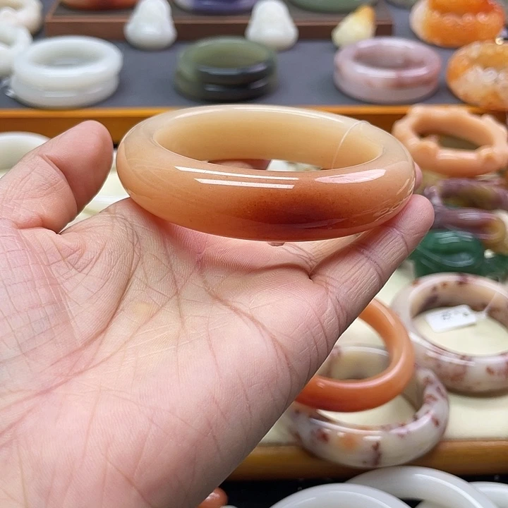 未镶嵌手镯石英质玉卡**诺