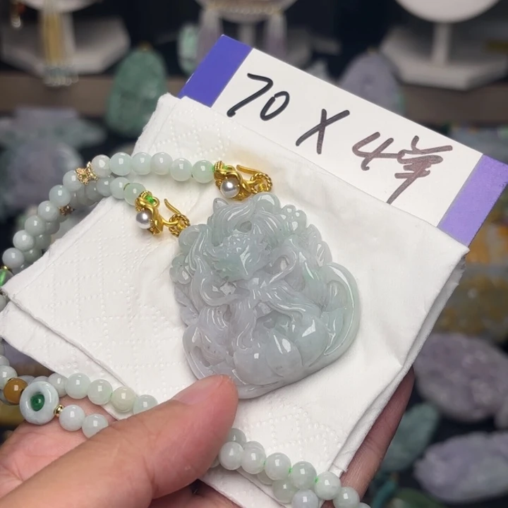 翡翠未镶嵌颈饰一****菜吊坠