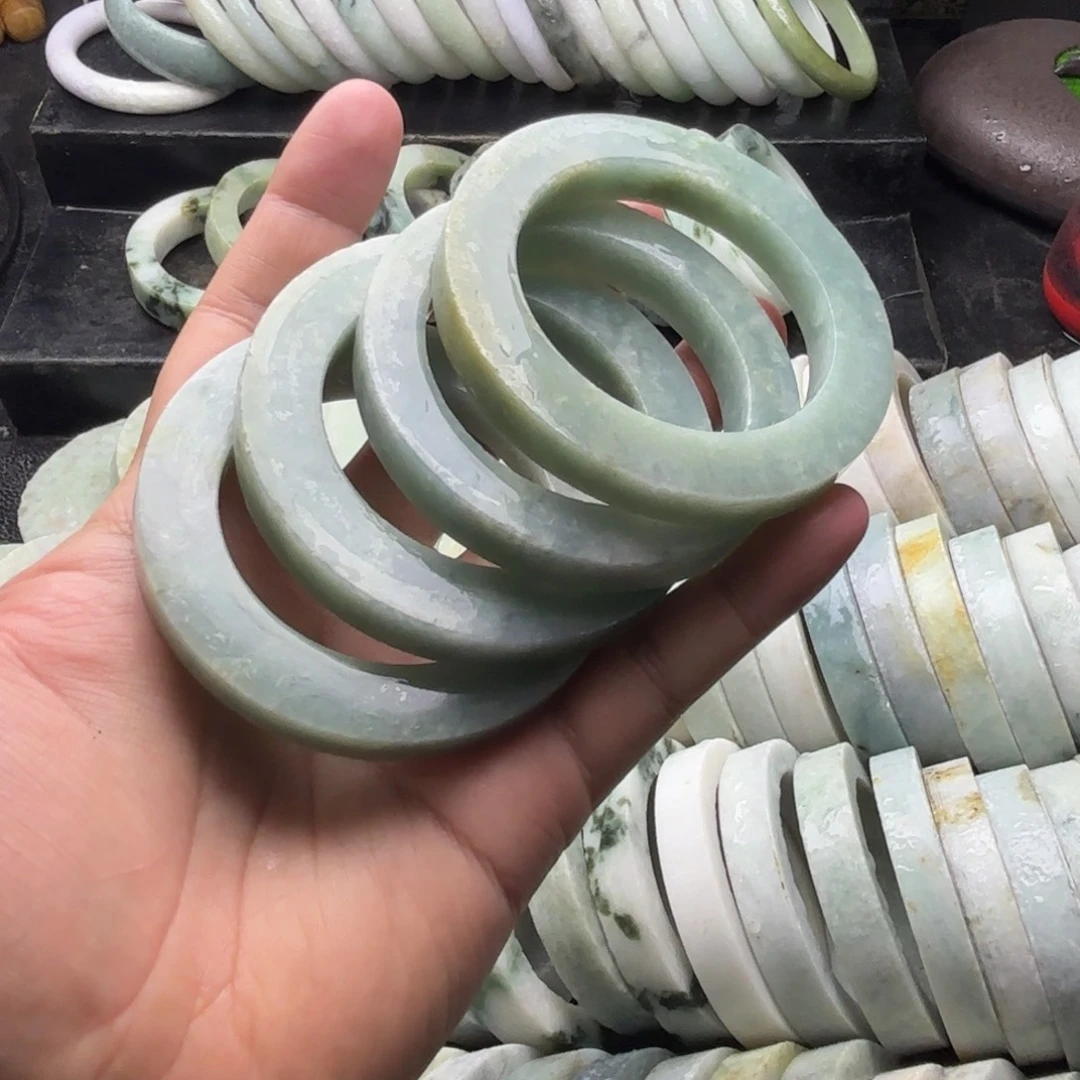 定制翡翠未镶嵌翡翠手镯定制