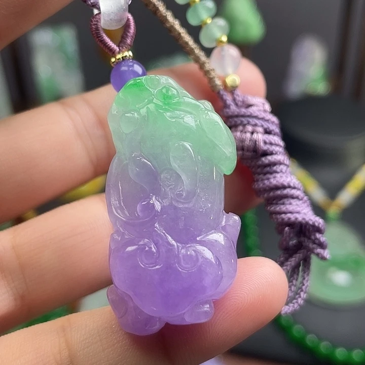 翡翠未镶嵌吊坠(赠链)