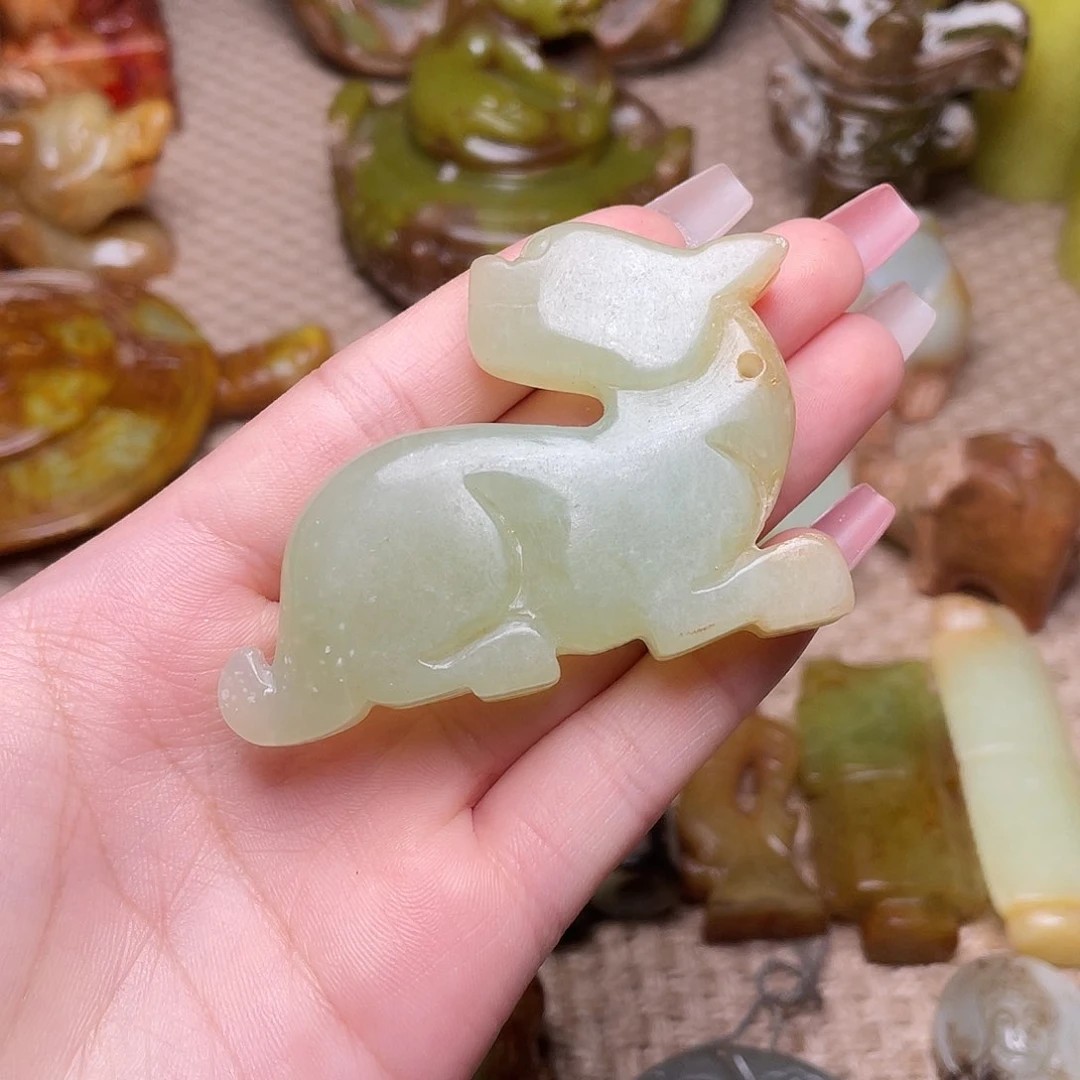 蛇纹石玉未镶嵌颈饰