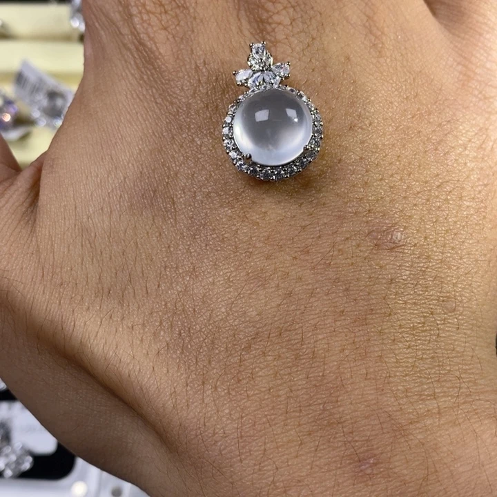 招****石英岩玉合金颈饰