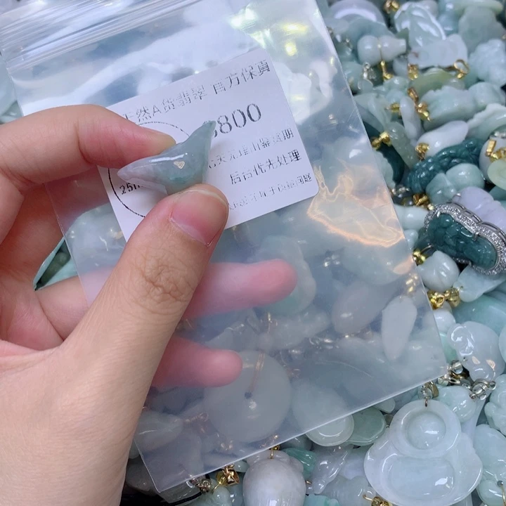 吊坠(不含链)未镶嵌翡翠