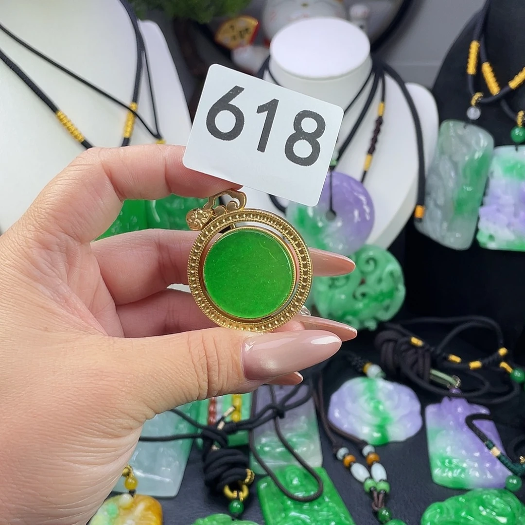 翡翠未镶嵌吊坠(赠链)