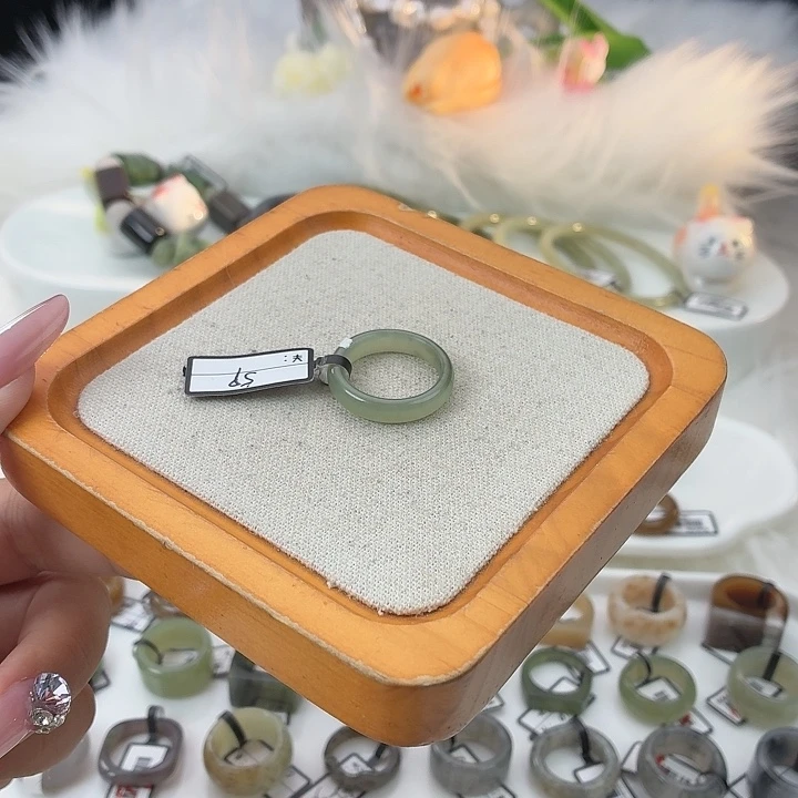 和田玉（糖玉）未镶嵌戒指t30翠青细条直径18.4不退换