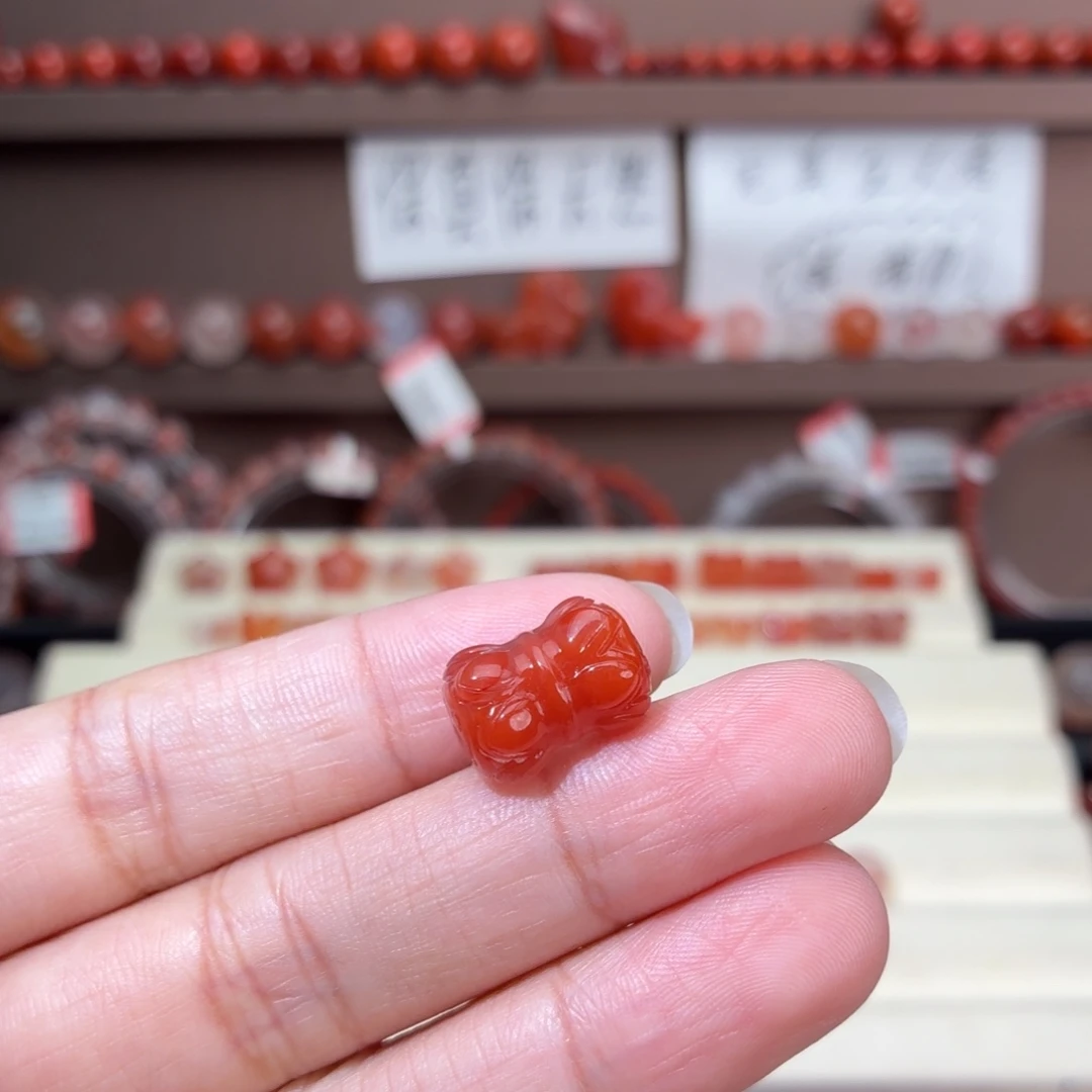 *****南红玛瑙未镶嵌川料并蒂莲