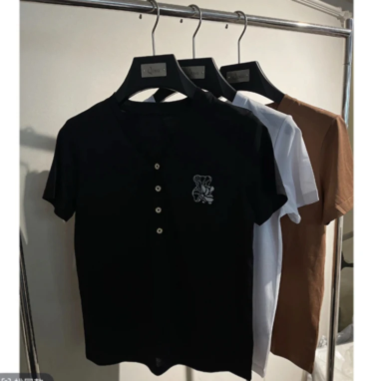 《一辈子爱》休闲风V领常规短袖丝光棉T恤