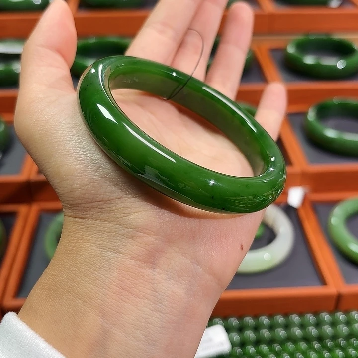 和田玉（碧玉）未镶嵌手镯