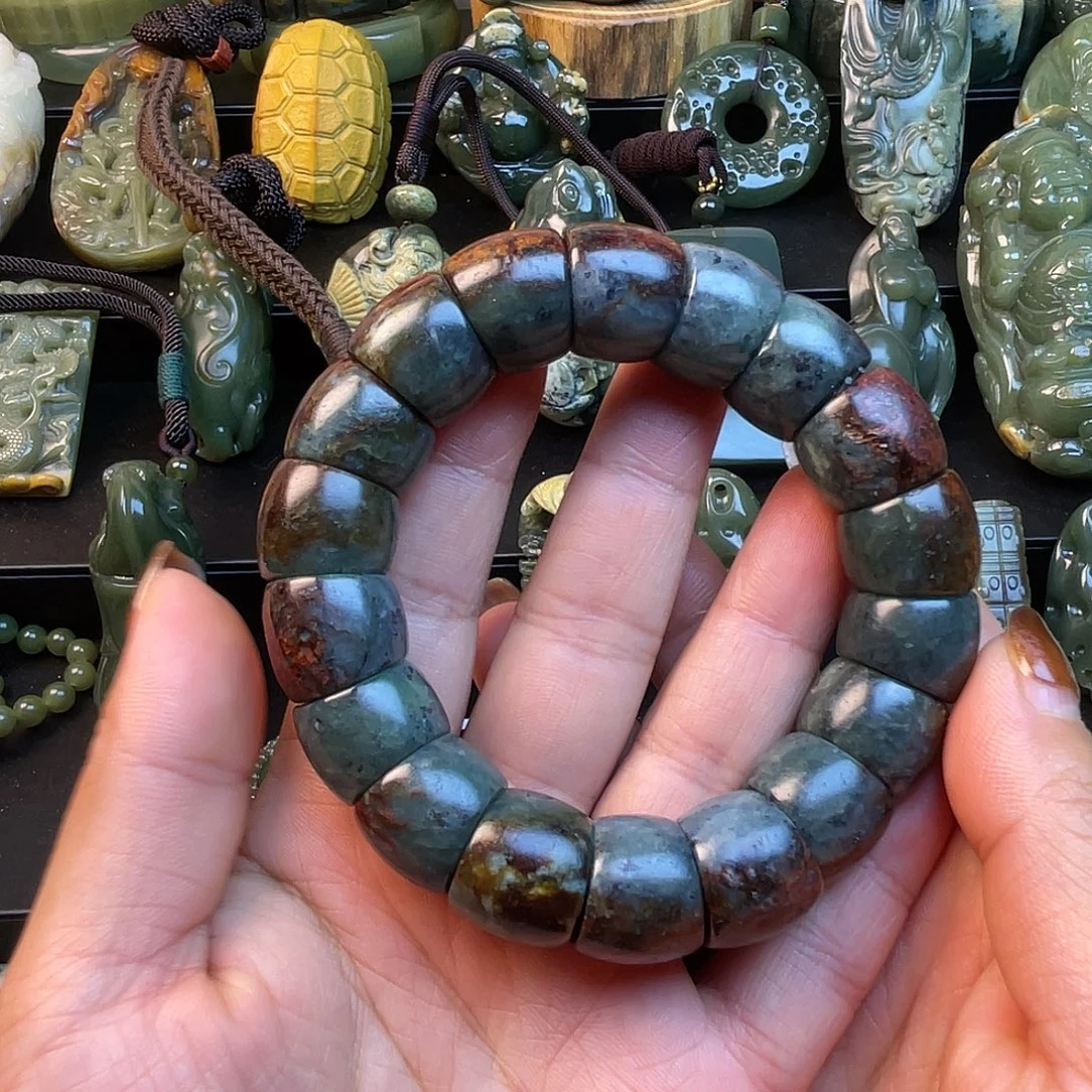 透闪石质玉未镶嵌挂件