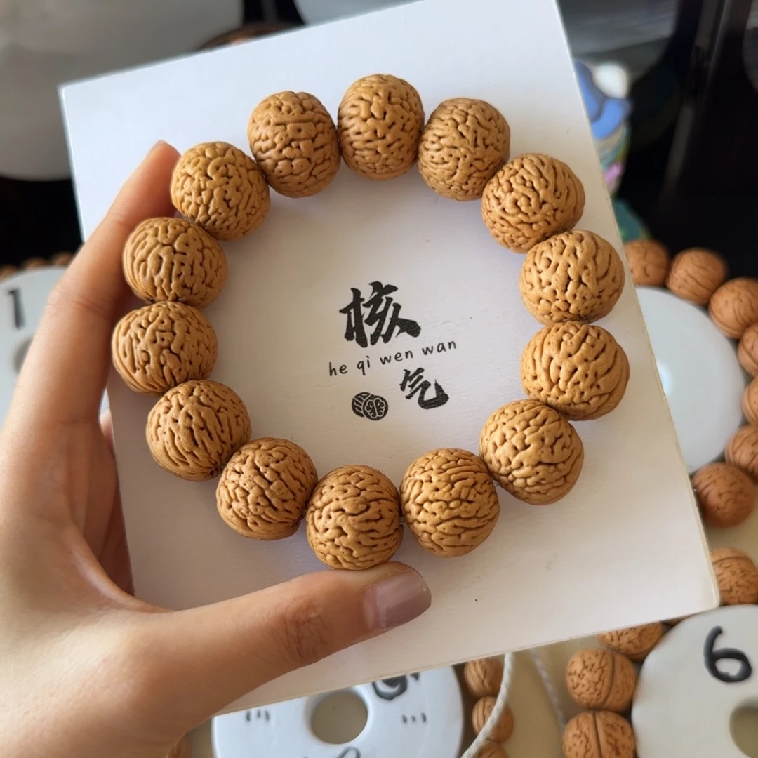 石***头23白月光桃核吊坠