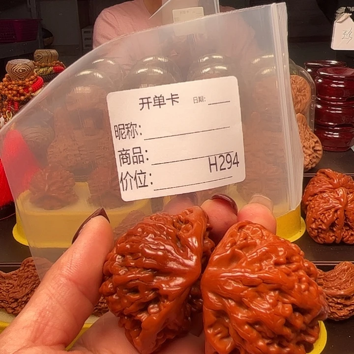 文玩核桃吊坠红蛇