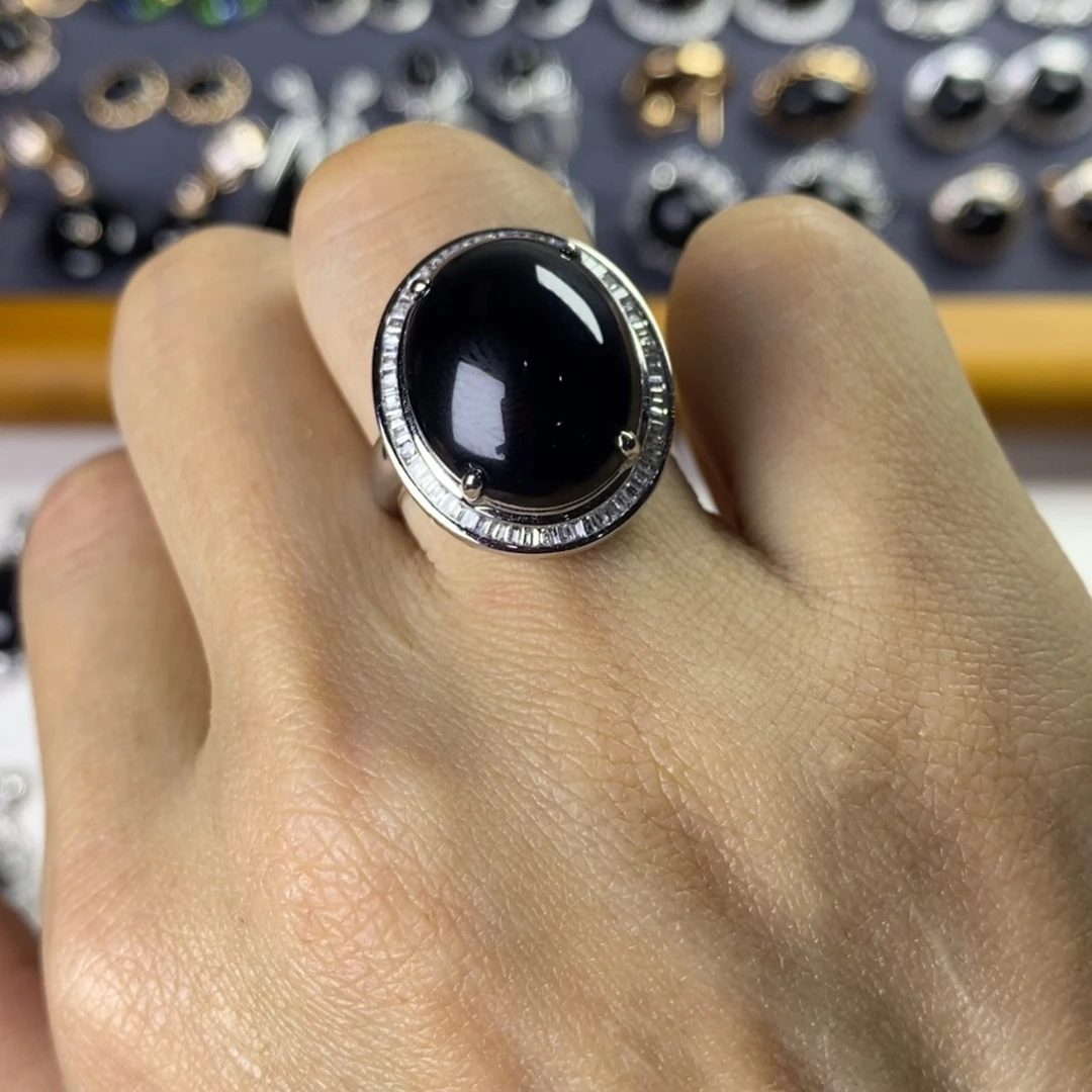 18K金镶嵌戒指翡翠