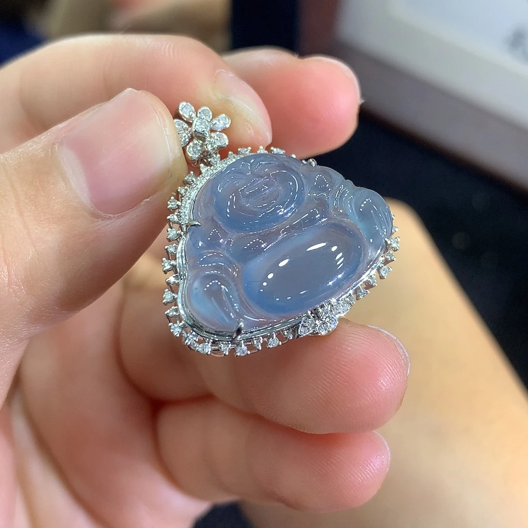 翡翠未镶嵌颈饰佛