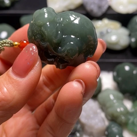 颈饰未镶嵌和田玉（糖玉）