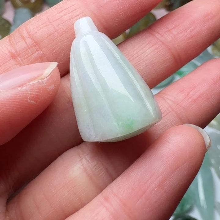 翡翠未镶嵌颈饰吊坠