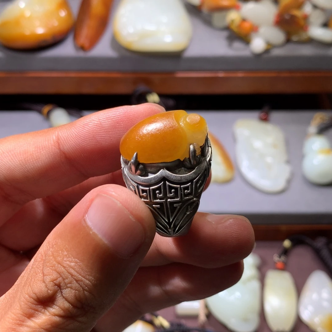 随***玉和田玉未镶嵌颈饰