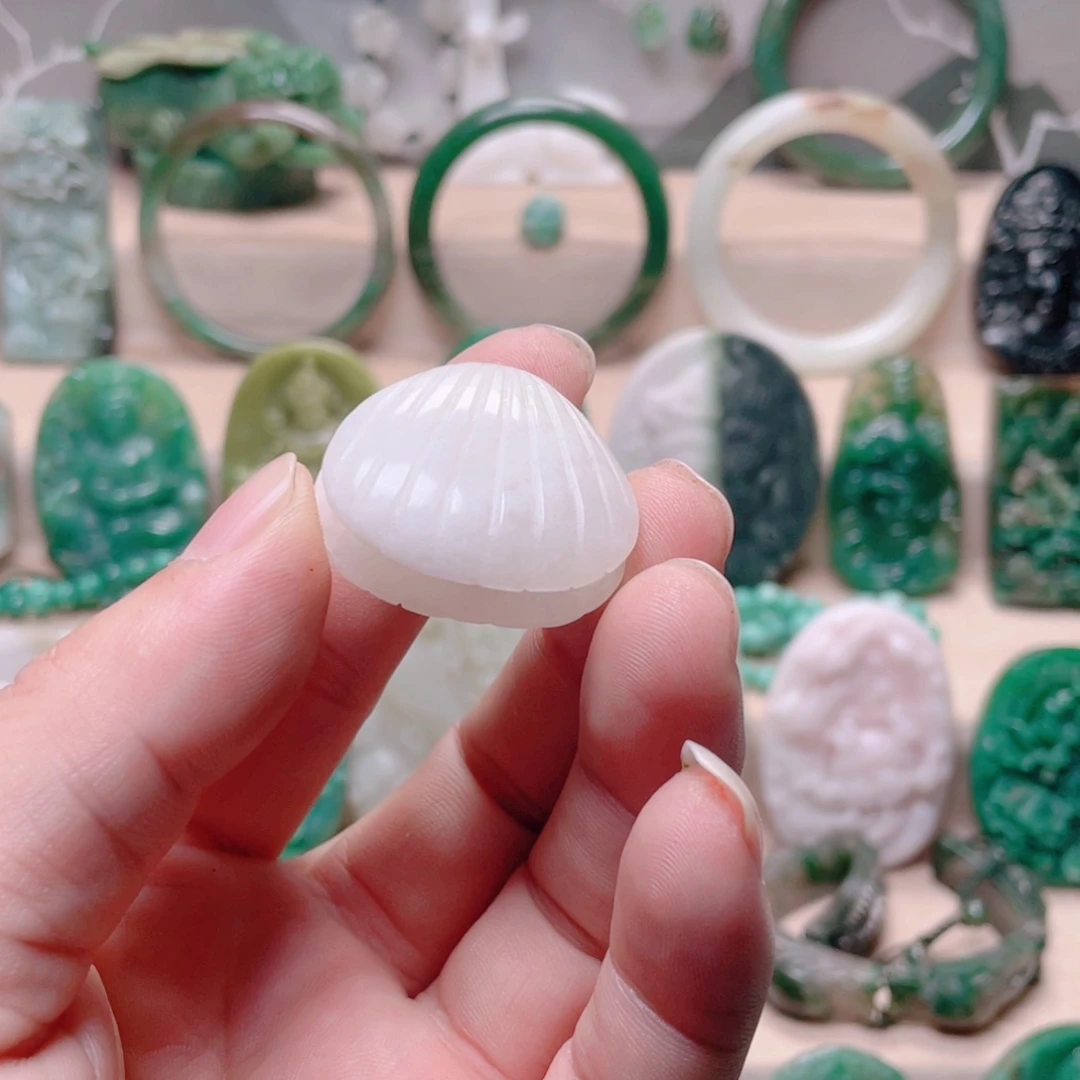 独山玉未镶嵌颈饰