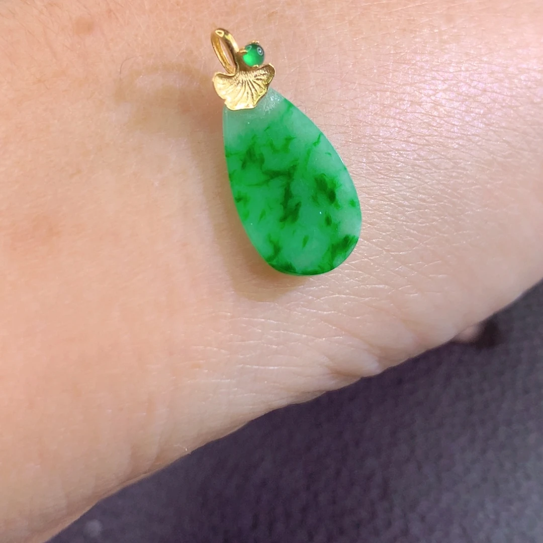 翡翠18K金镶嵌颈饰翡翠