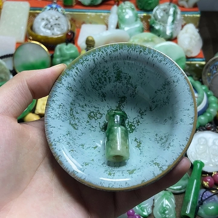 五***三瓷片翡翠小烟嘴的