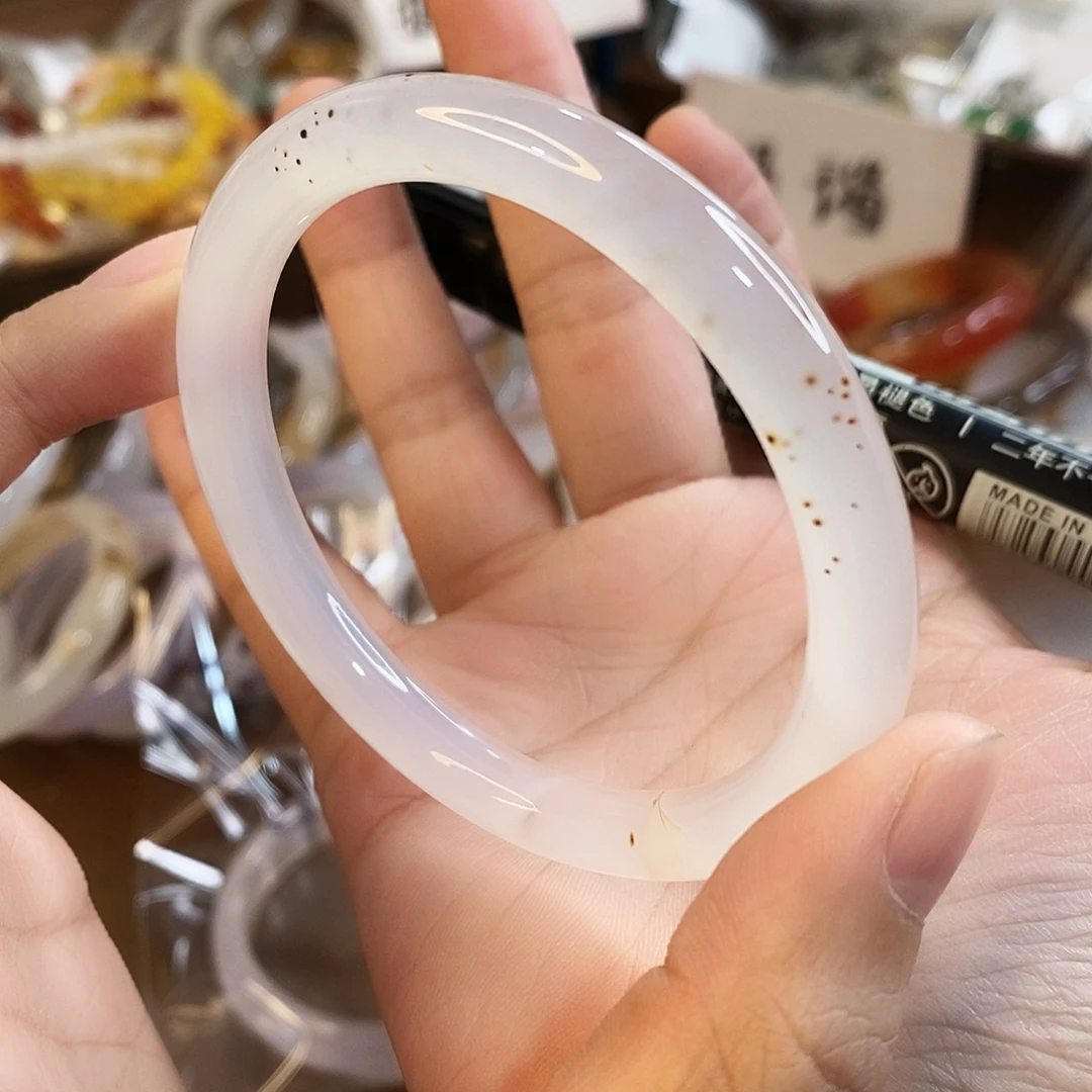 玛瑙/玉髓未镶嵌手镯A879。57.8圈。