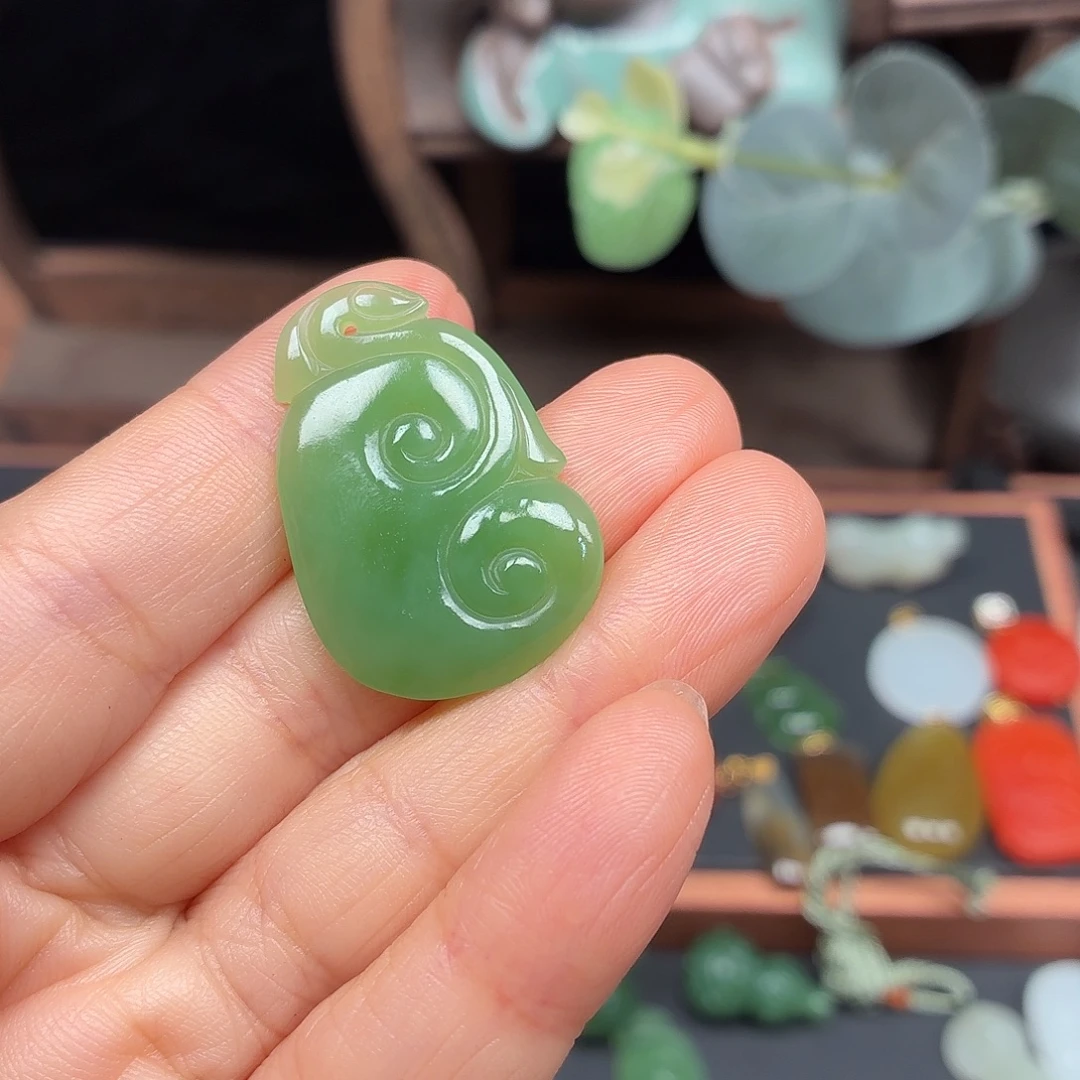 小***宝和田玉（碧玉）未镶嵌颈饰