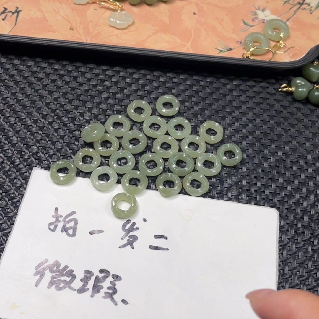 和田玉未镶嵌颈饰微瑕莫比乌斯环拍一发二