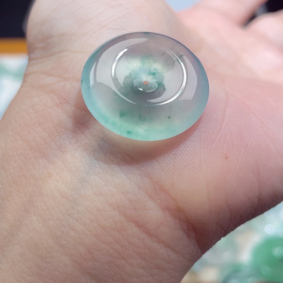 颈饰未镶嵌翡翠平安扣