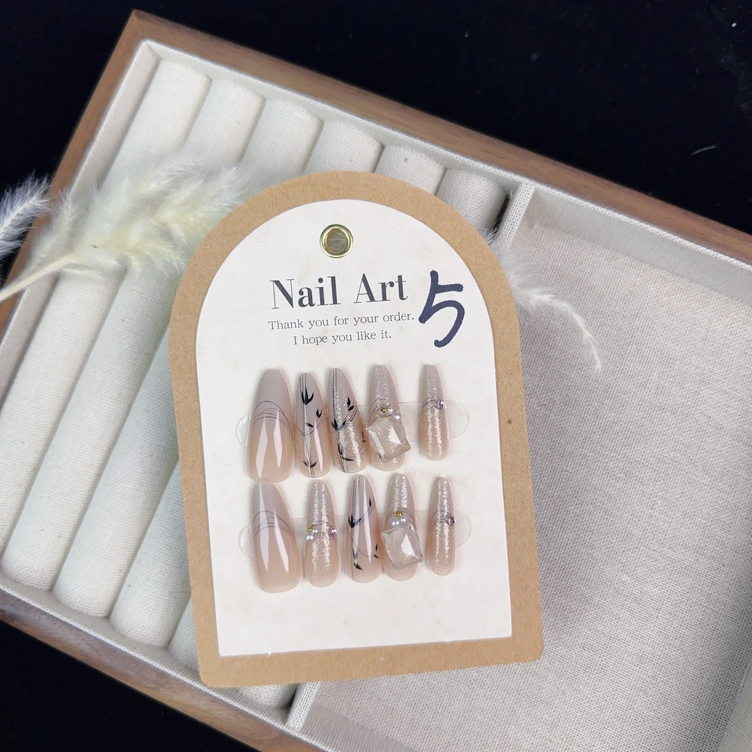 爆款奢华高颜值穿戴甲2024火爆款秋冬高级感显白时尚轻奢美甲 5