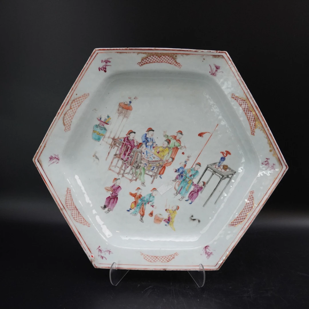 Lot.25110158清乾隆粉彩人物故事六方赏盘 对角长：约39.2cm