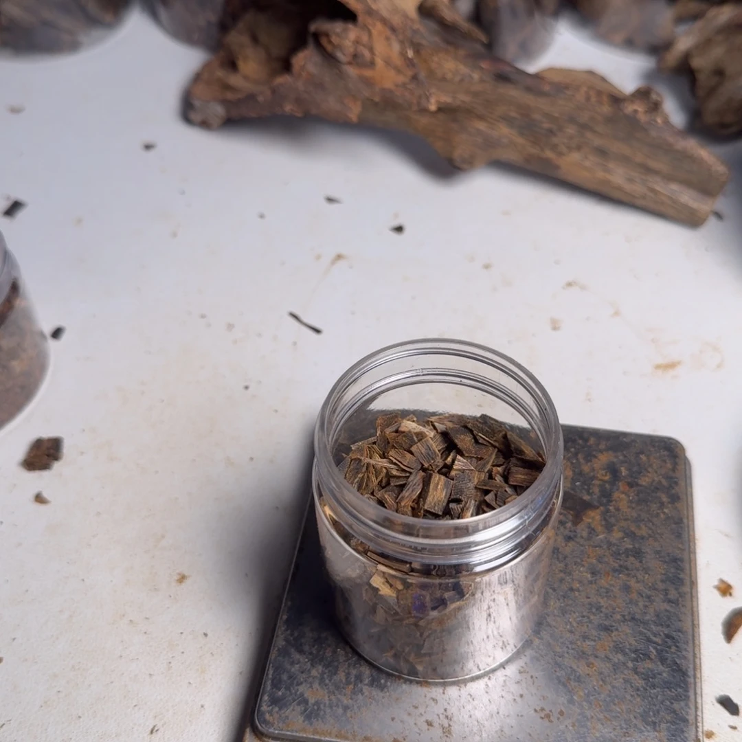 l***g沉香沉香碎屑白棋沉水料30