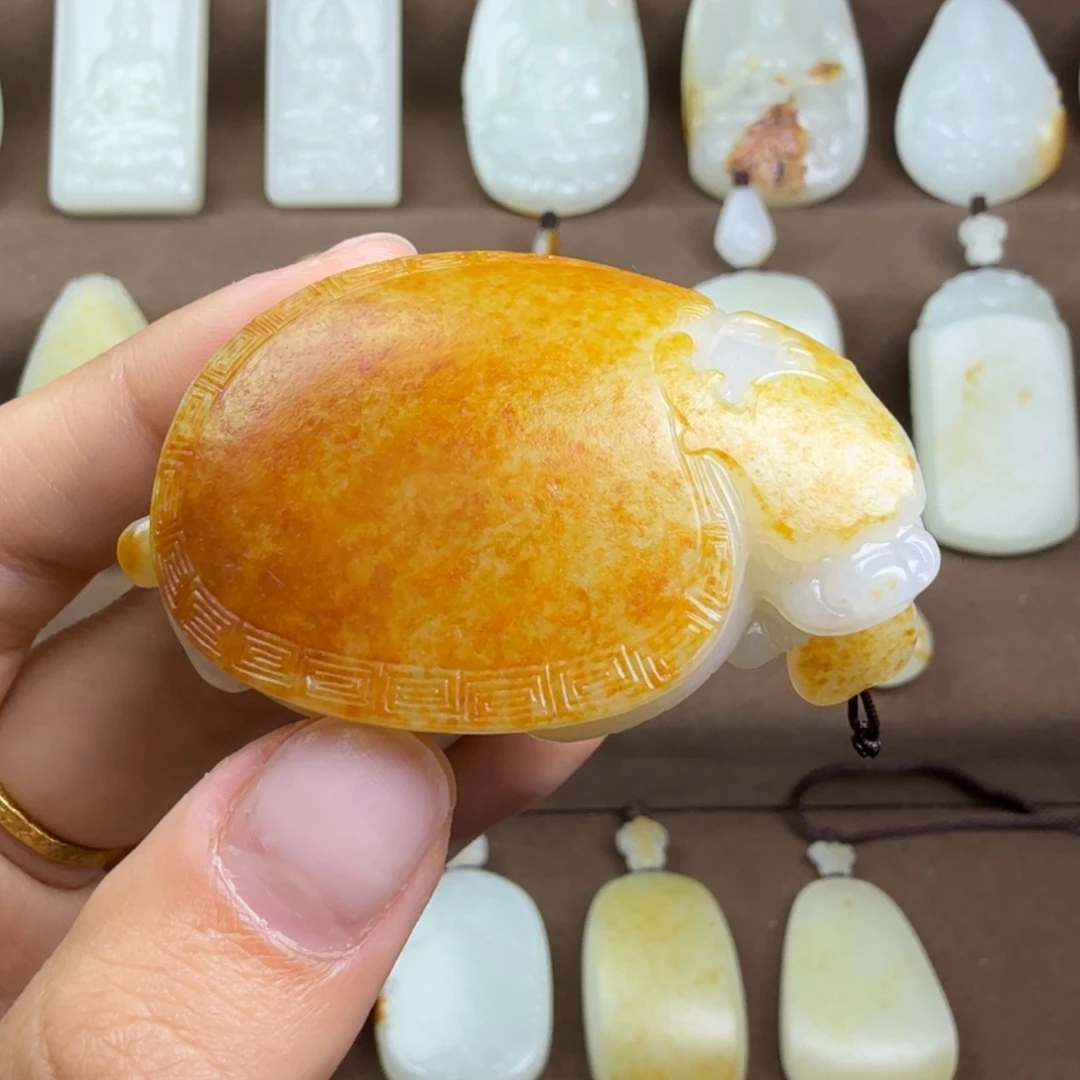 潇***^和田玉未镶嵌挂件