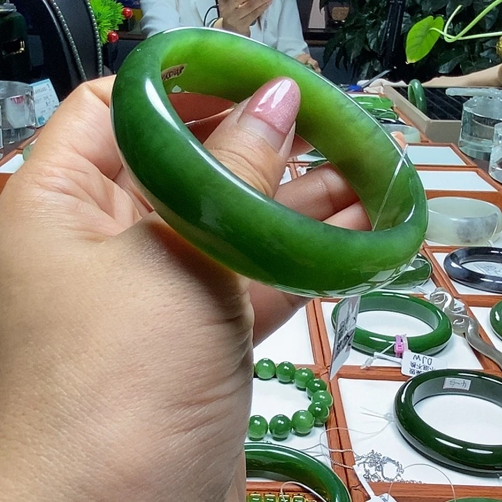 未镶嵌手镯和田玉（碧玉）