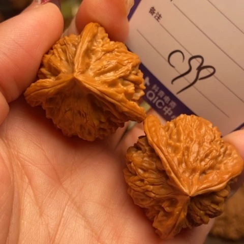 鼎***店文玩核桃吊坠三棱