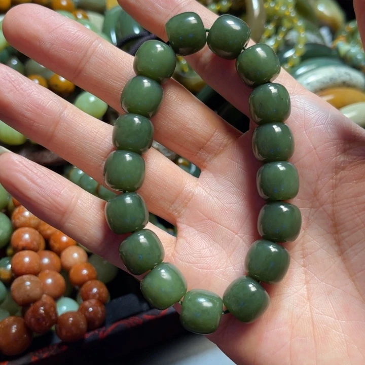 岫岩老玉（透闪石质玉）未镶嵌颈饰