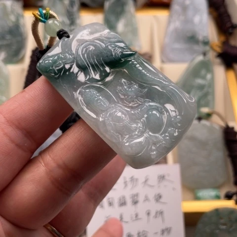 颈饰未镶嵌翡翠玉