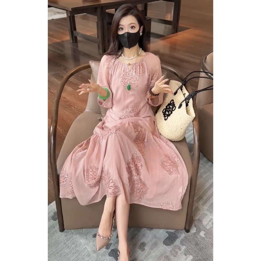 2025夏季重工法式复古现货宽松显瘦新款玫瑰粉气质刺绣法式连衣裙