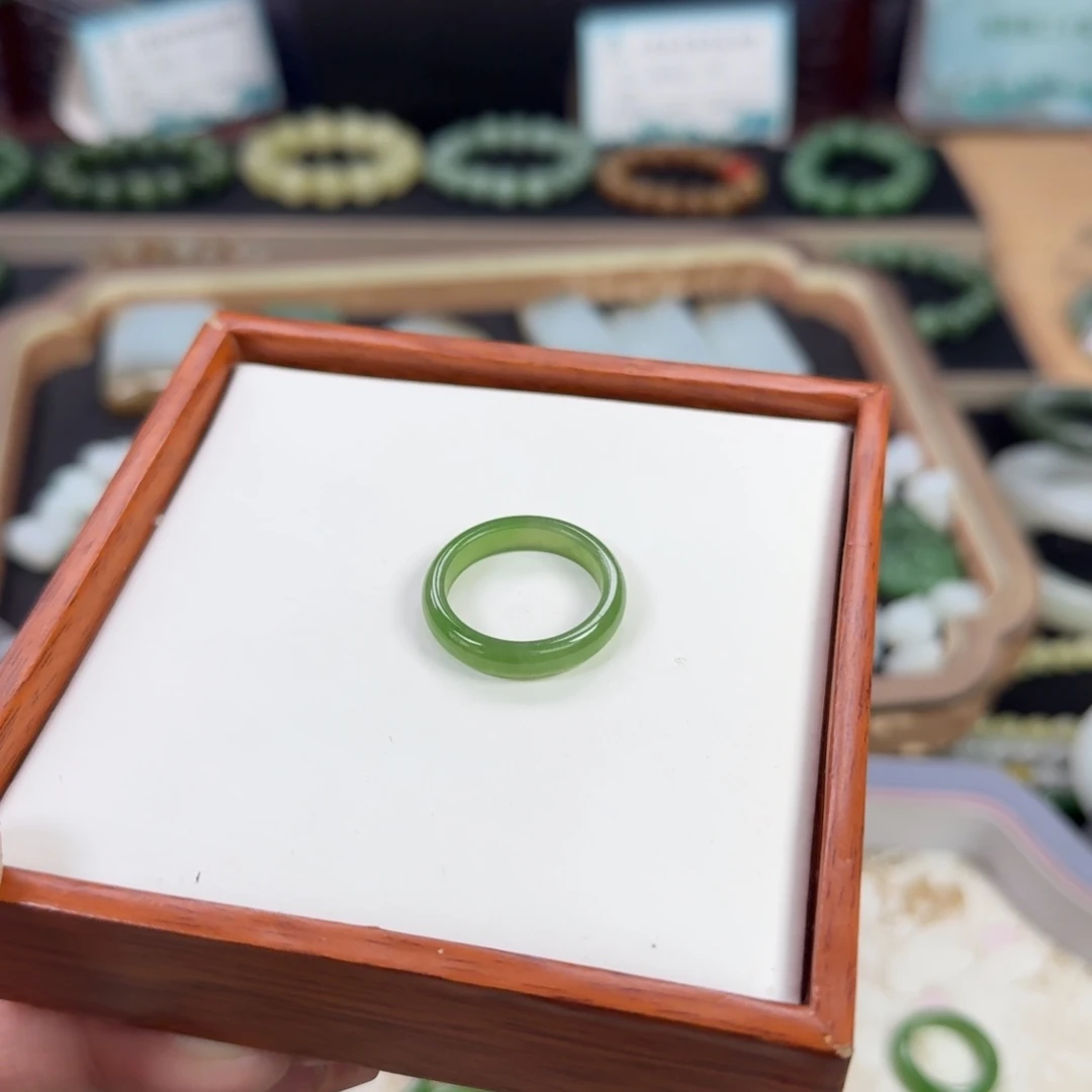 和田玉未镶嵌戒指