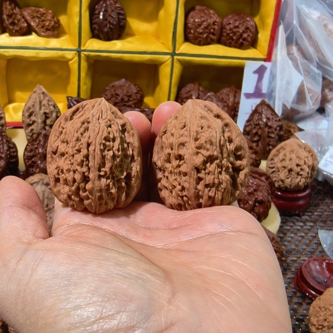 文玩核桃把件蚂蚁拉丝纹老树逐鹿南疆无药果