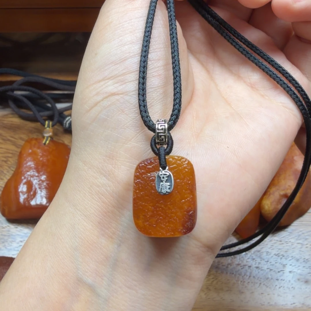 琥珀未镶嵌吊坠(赠链)
