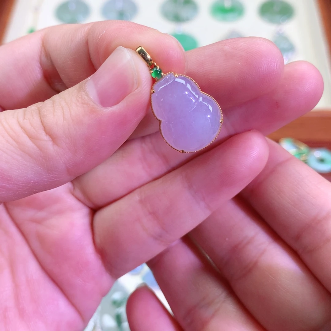 颈饰18K金镶嵌翡翠