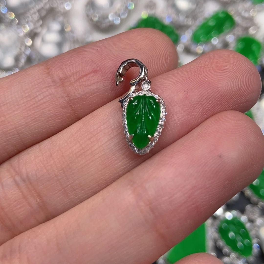 翡翠18K金镶嵌颈饰天然缅甸A货翡翠