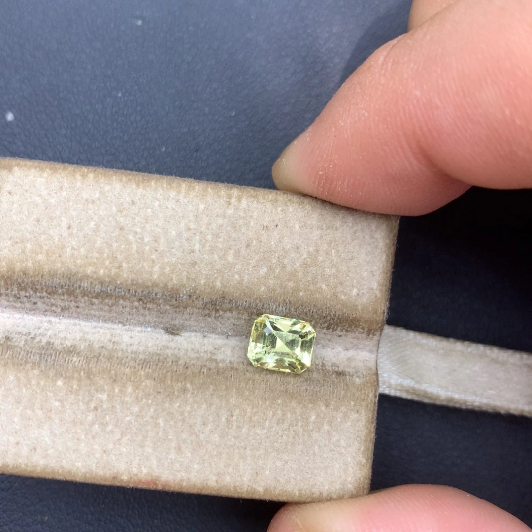 裸石金绿宝石1.59ct全净
