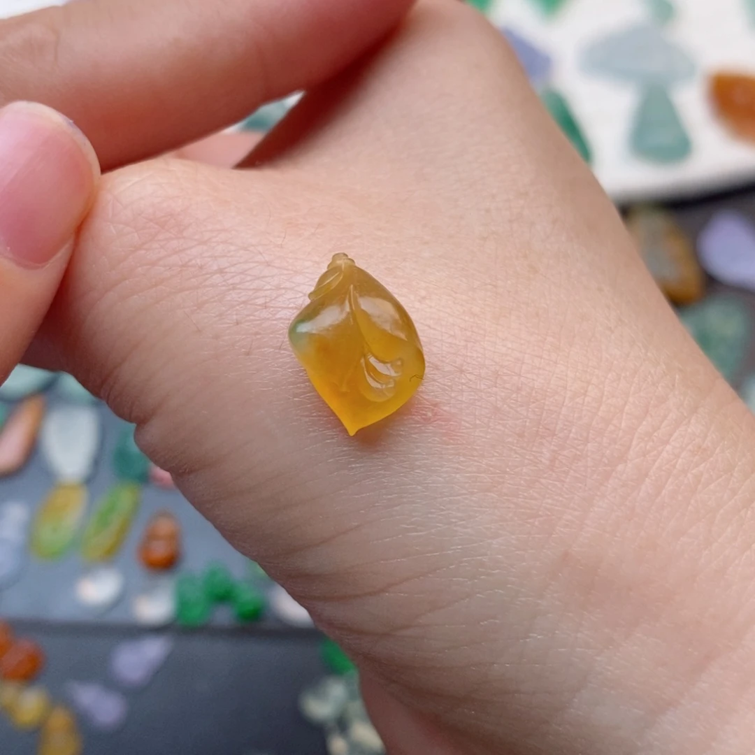 定制翡翠未镶嵌玉兰花