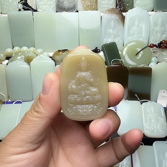 颈饰未镶嵌和田玉