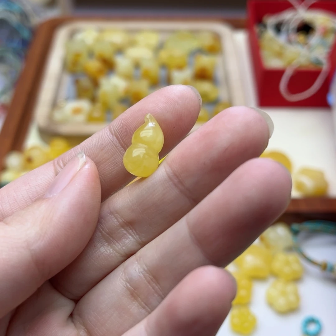 【闪购商品】蜜蜡裸石未镶嵌配饰