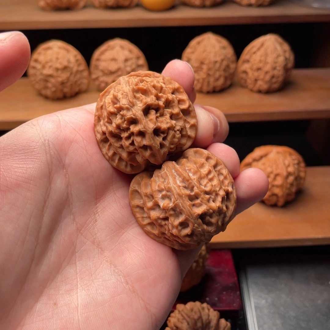 文玩核桃把件38原装红皮精配苹果园